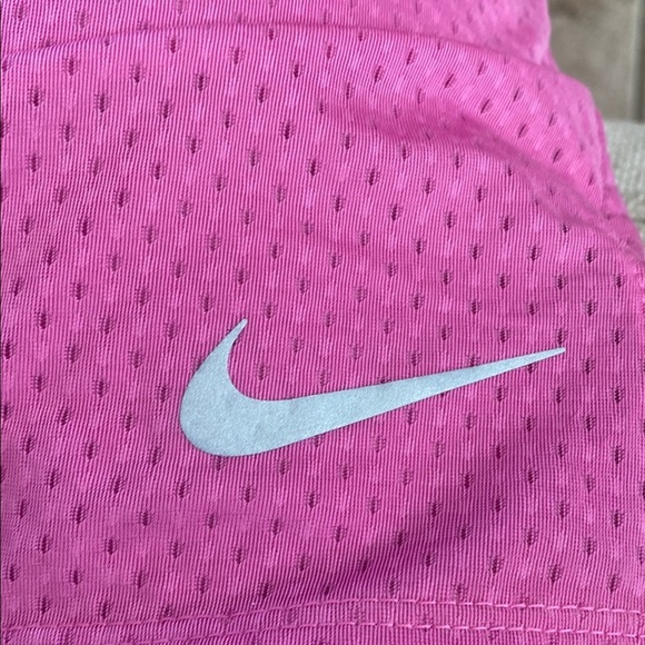 Nike Dri-Fit Training Tee | Size M | Moisture-Wicking - Picture 3 of 5